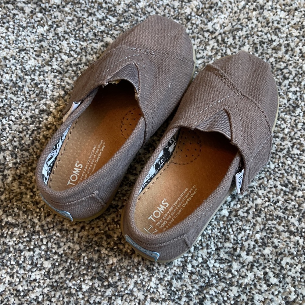 Toms - Picture 6 of 8